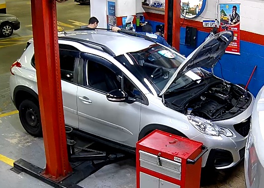 Peugeot 2008 em revisão