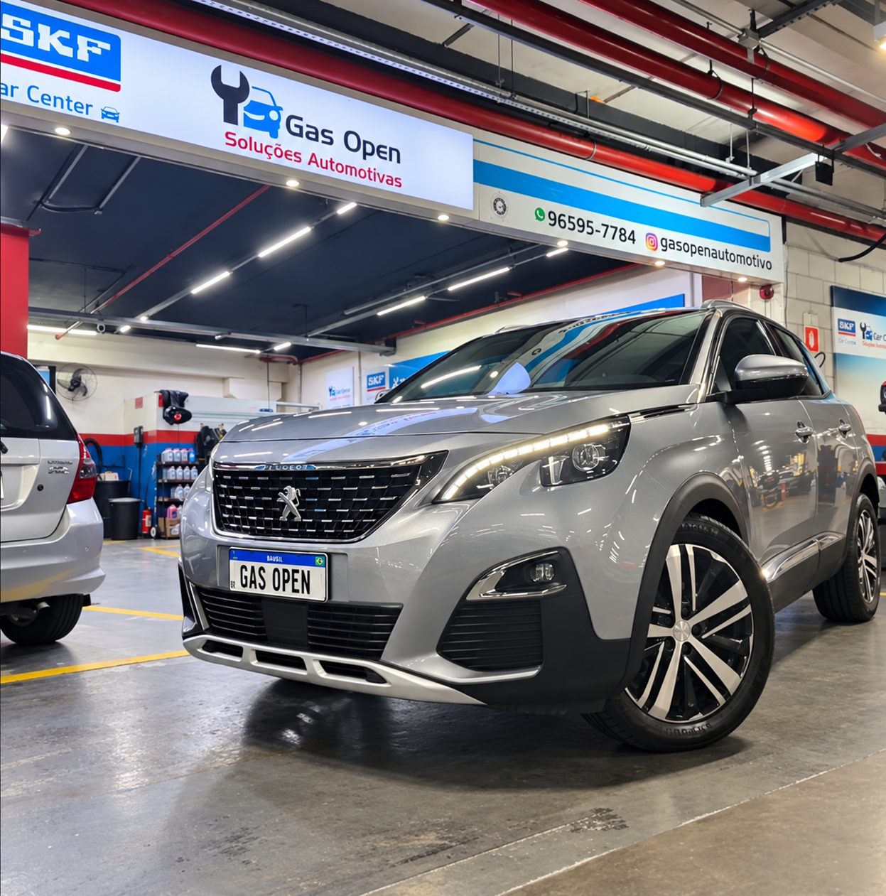 Peugeot 3008 prata na GAS OPEN SKF Car Center